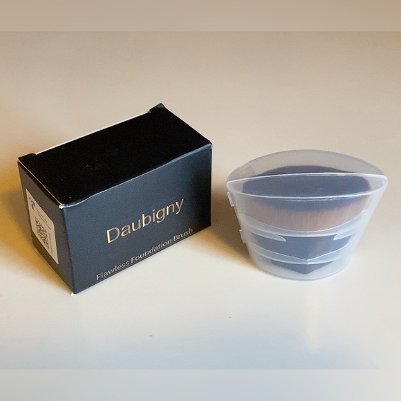 Daubigny Makeup Brush NIB - Picture 1 of 9